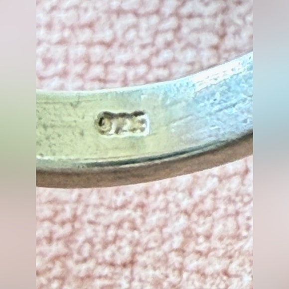 Sterling Silver Chevron-Pattern Band Ring – Size 7.5 - Picture 4 of 7